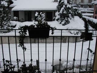 strada innevata dal mio balcone